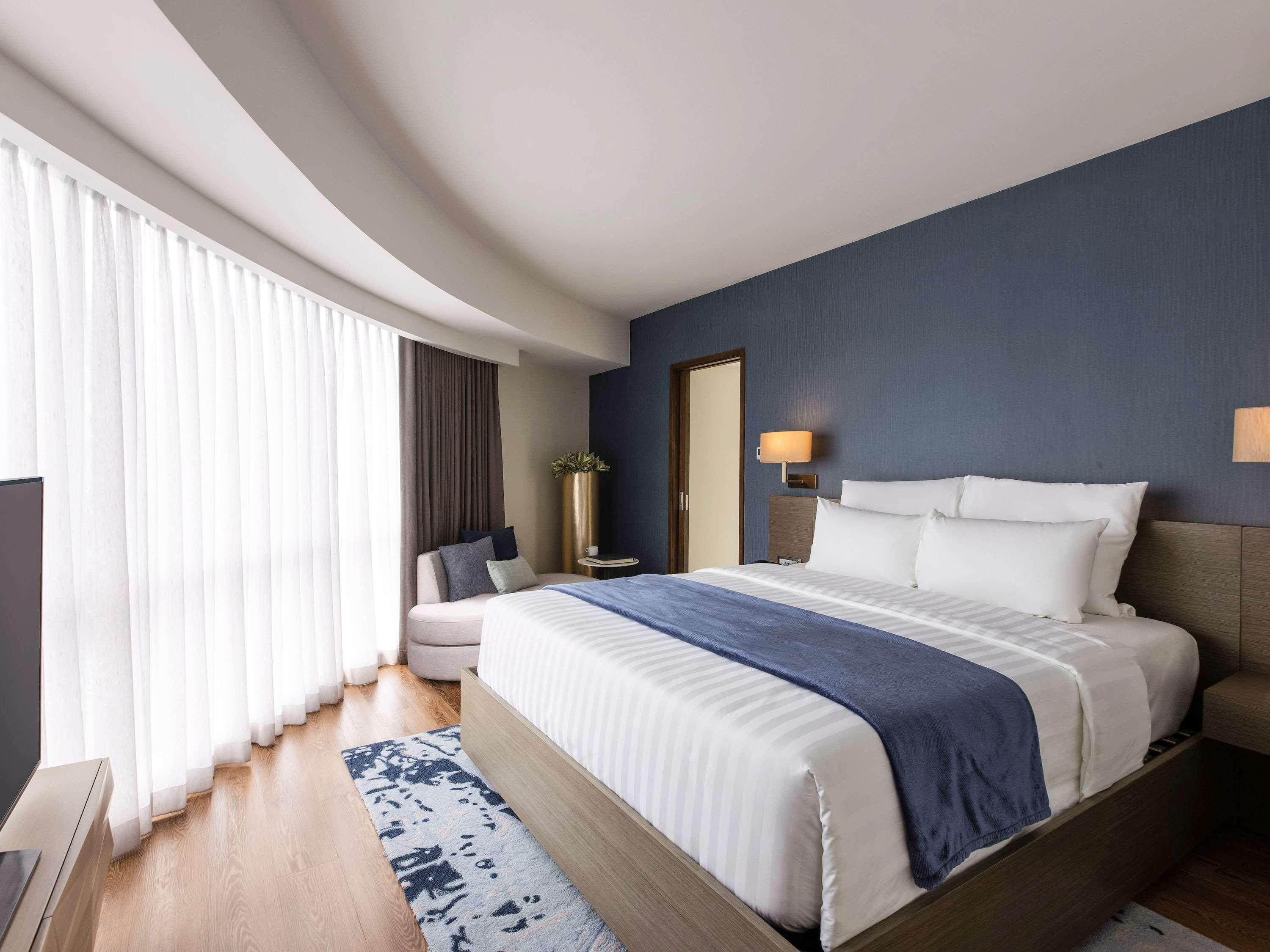 Novotel Suites Manila At Acqua Mandaluyong Exterior foto