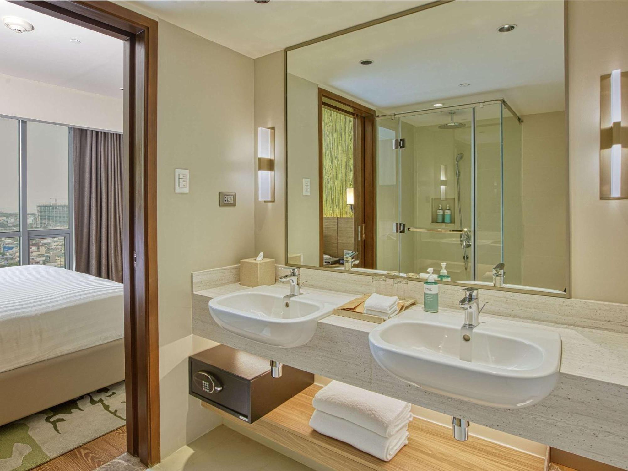 Novotel Suites Manila At Acqua Mandaluyong Exterior foto