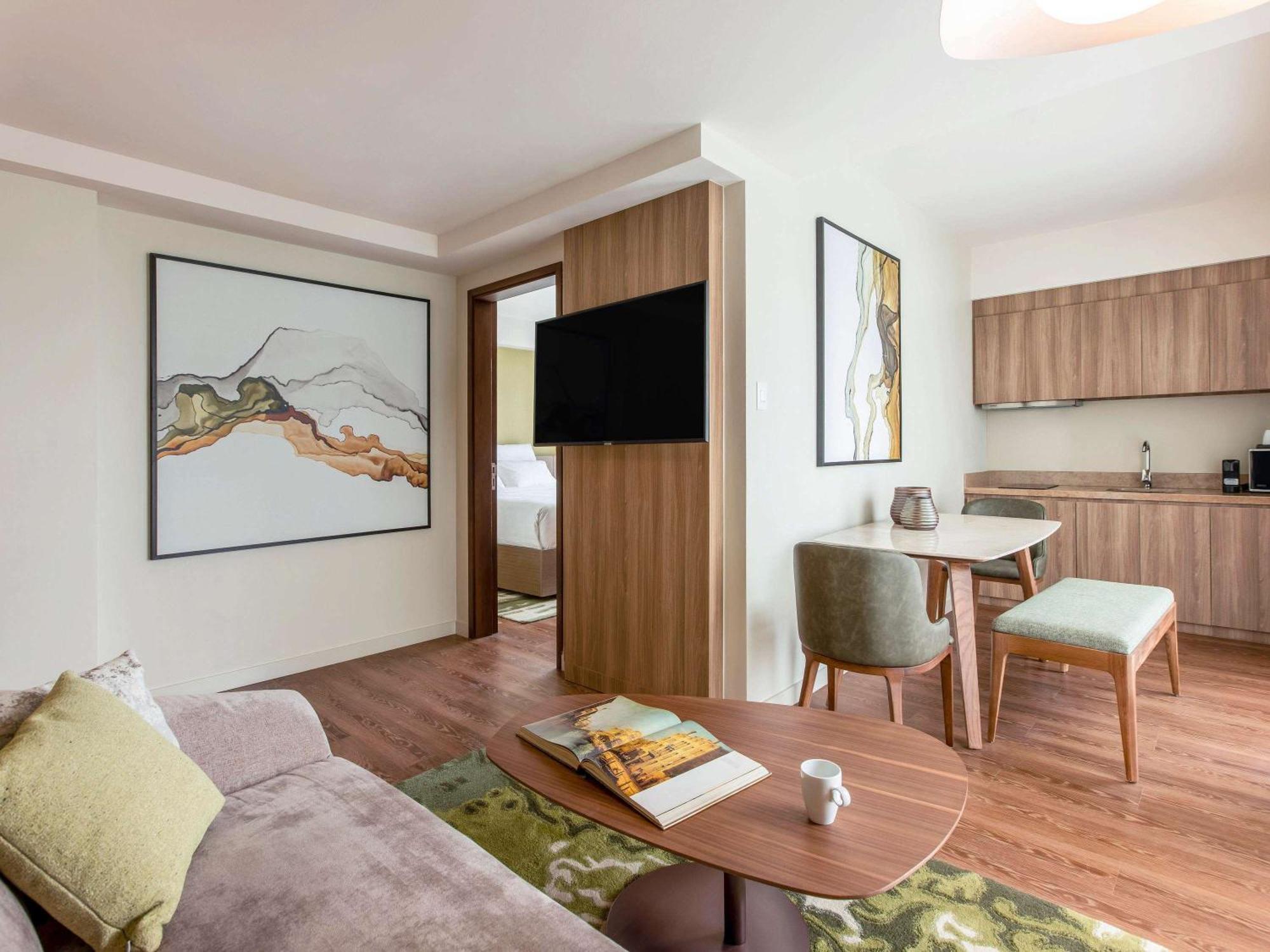 Novotel Suites Manila At Acqua Mandaluyong Exterior foto
