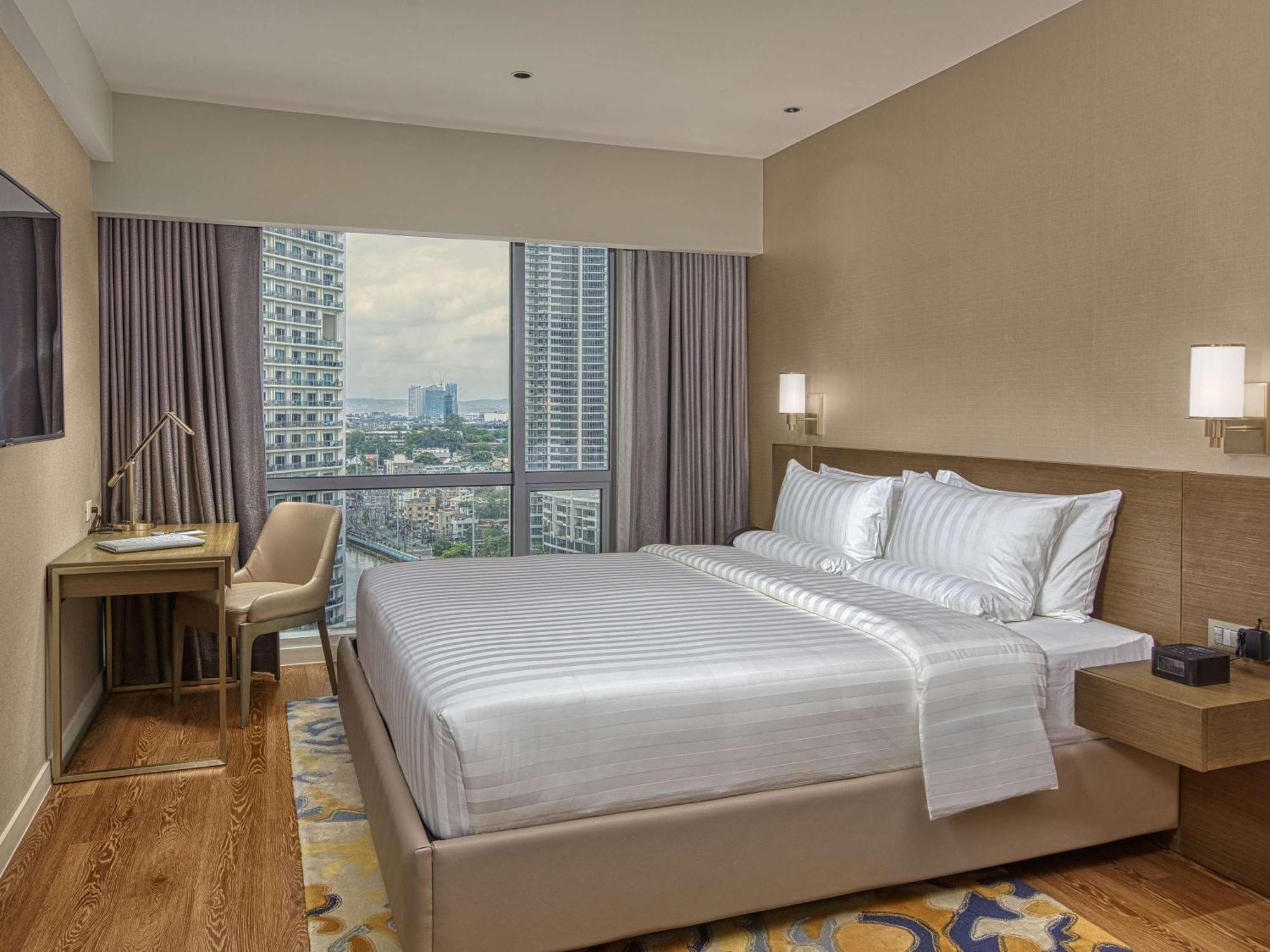 Novotel Suites Manila At Acqua Mandaluyong Exterior foto